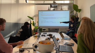 Interne kennissessie over SQL op het kantoor van Datalab